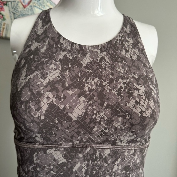 Lululemon Gray Strappy Sports Bra Sz 6 - Picture 1 of 2